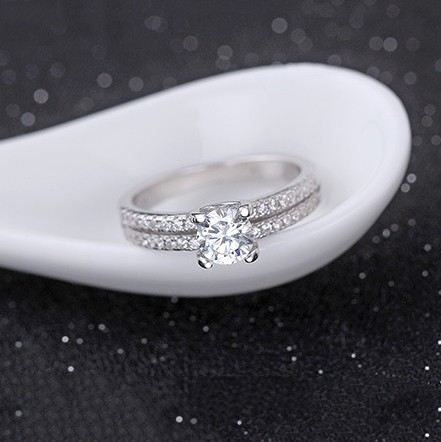 Delikat Underbart 925 Sterling Silver Inlagt CZ Förlovningsring