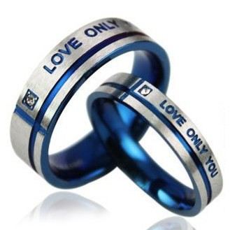 "Forever Love" Snygg Och Unik Design Blå Korsälskares Titanring (Pris För Ett Par)