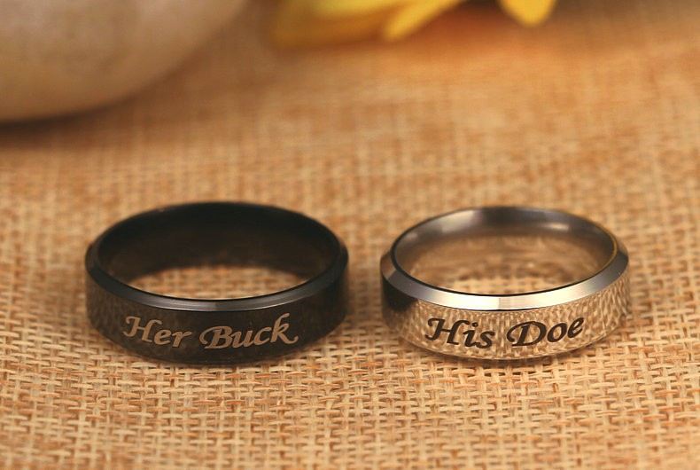 His Doe Her Buck Titanium Pair Rings (Pris För Ett Par)