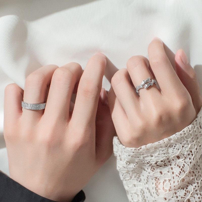 Justerbar Skog Av Kärleksmatchande Löfteringar För Par I Sterlingsilver