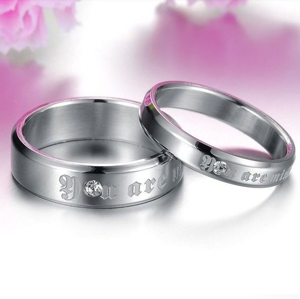 "Love You" Lover Rings Gravyr Titanium Stålringar För Par (Pris För Par)