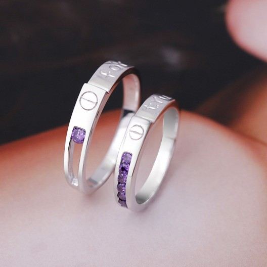 Platinerad Inlagd Lila CZ "Love You" Parringar I Sterlingsilver