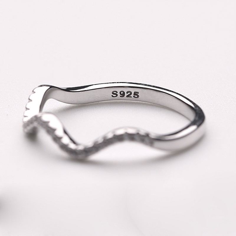 S925 Silver Personlighet Vågformad Kvinnas Ring Med Cubic Zirconia