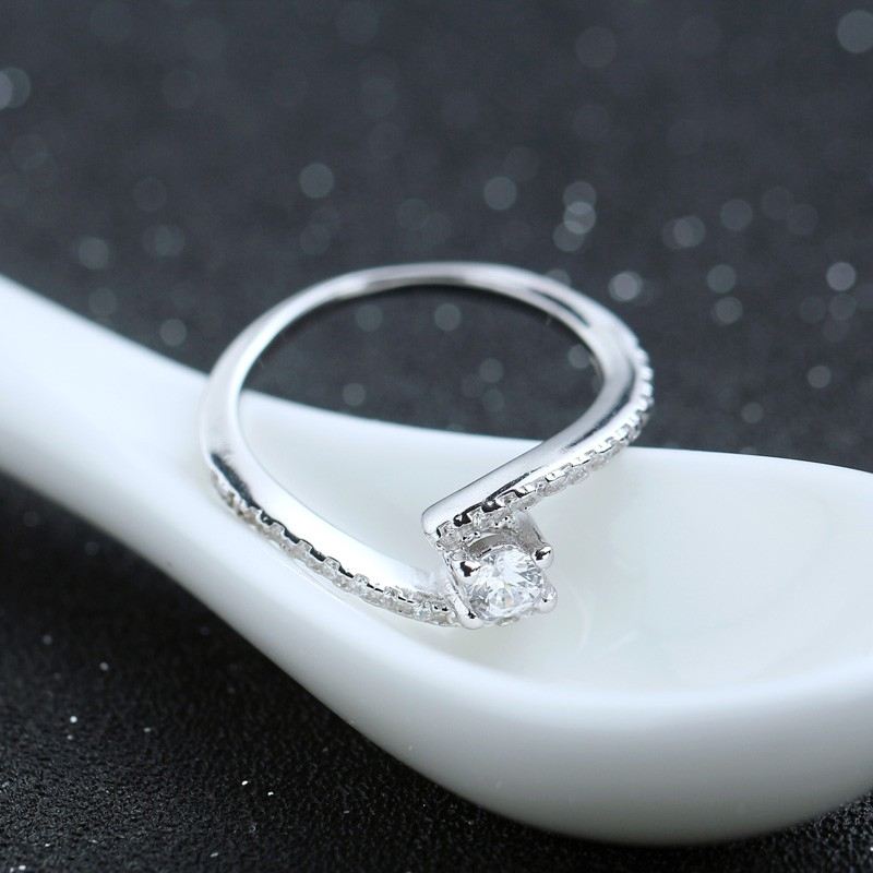 Unik Design 925 Sterling Silver Inlagd Lysande CZ Förlovningsring