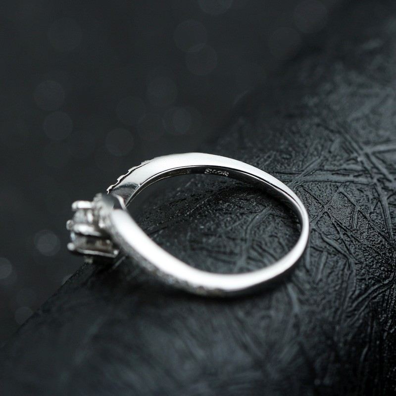 Unik Design 925 Sterling Silver Inlagd Lysande CZ Förlovningsring