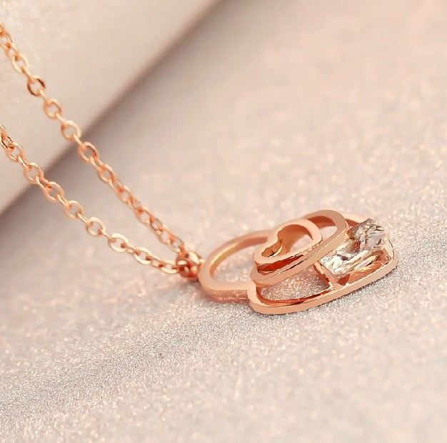 Elegant Sötpläterat 18K Roséguld Hjärta Halsband