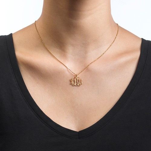 Litet Monogramhalsband I 18K Guldplätering