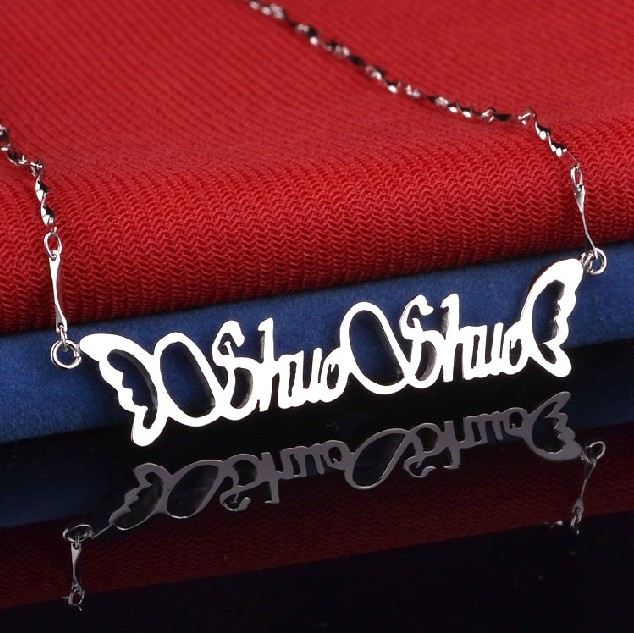 Snyggt Och Charmigt Personifierat Handgjordt Personligt Monogramhalsband För Sterling Silver